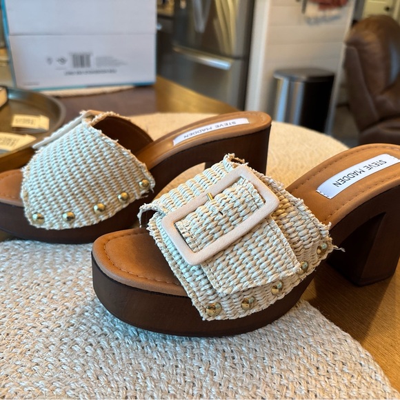 Steve Madden Women's Cream and Brown Woven Mules - Picture 4 of 4